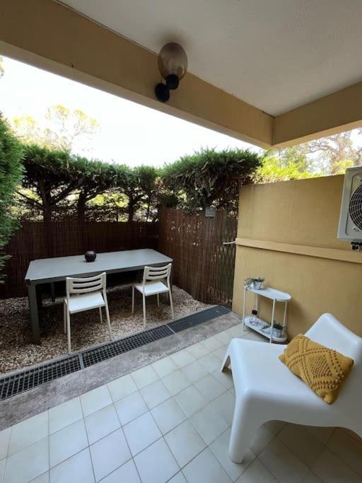Studio Bord De Mer Boulouris A Saint Raphael Exterior photo